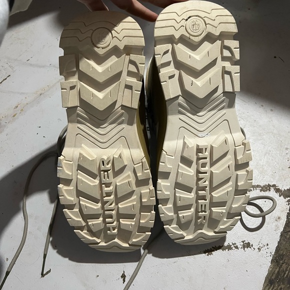 Like new Hunter Explorer Waterproof Duck Boots - Picture 4 of 6